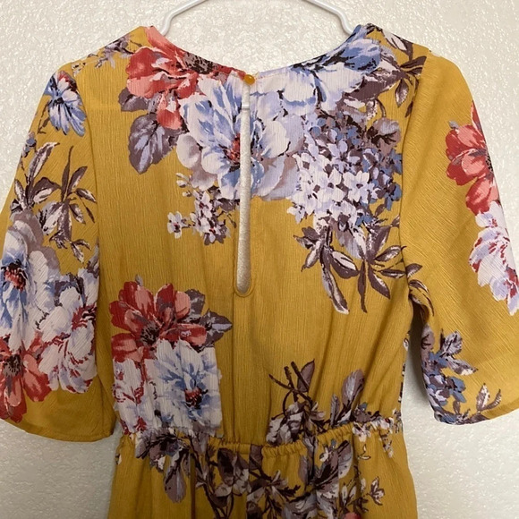 Super Cute Floral Jumpsuit - Picture 5 of 5